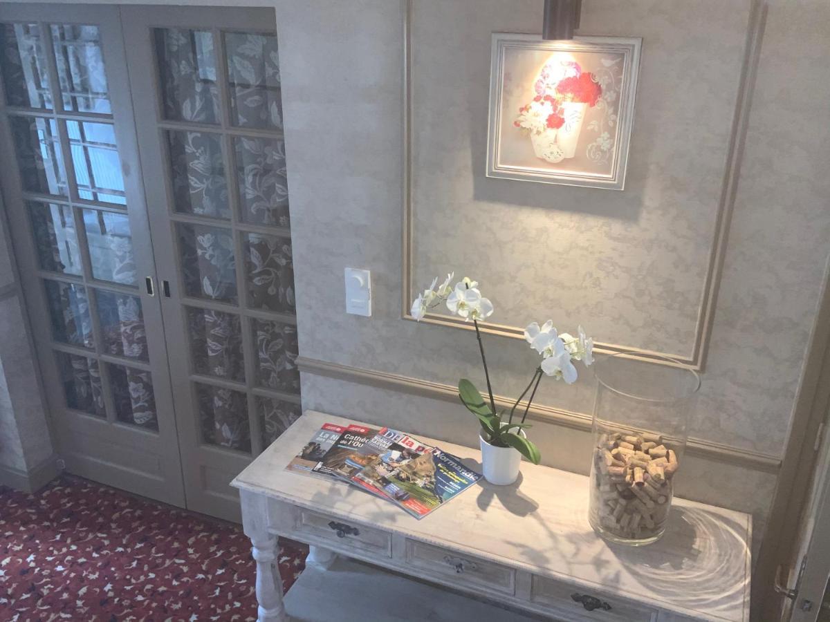 فندق Les 3 Rois By Yy Villers-Bocage  المظهر الخارجي الصورة