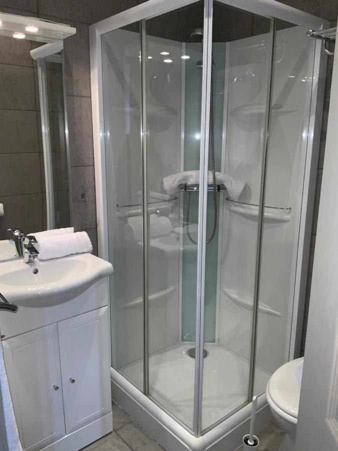 فندق Les 3 Rois By Yy Villers-Bocage  المظهر الخارجي الصورة